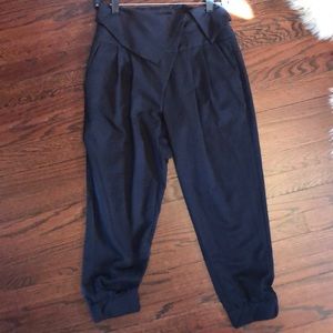 BCBG cropped Pants